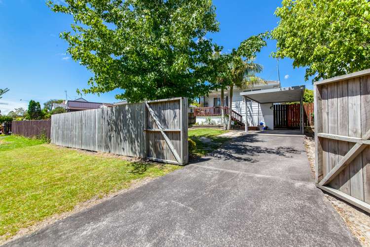 2/40 Granville Drive Massey_2