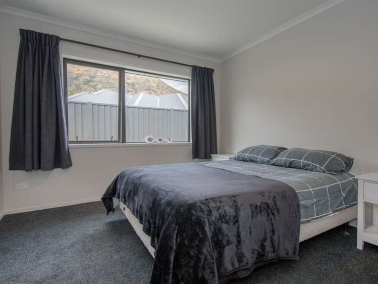 19 Myles Way Lower Shotover_18