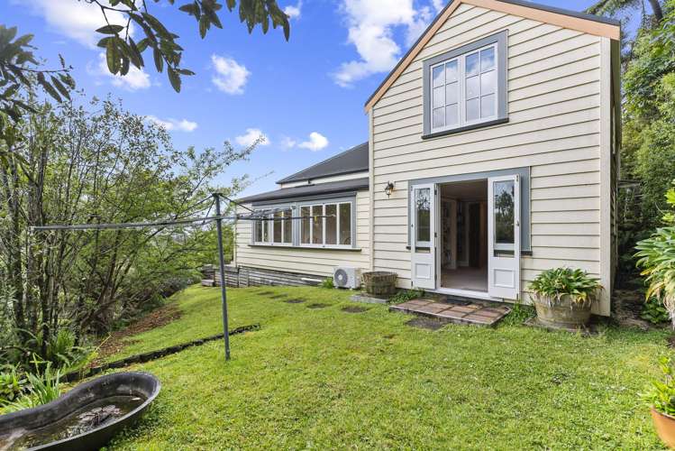 284 Forest Hill Road Waiatarua_16