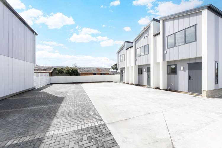 234-3,4,5, Te Atatu Road_2