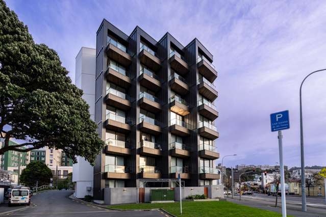 CITY SLICK, SUNSET CHIC! | BEO $475,000