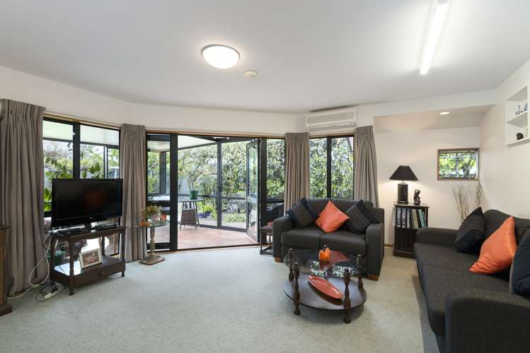 10 Netherby Lane Shirley_15