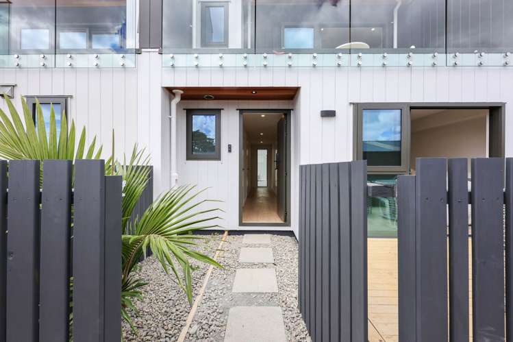 10-17/4 Springbank Lane Te Atatu Peninsula_35