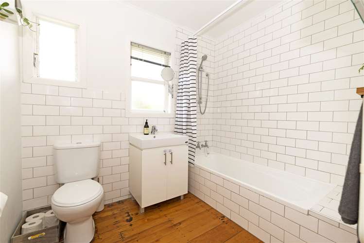 1/13 Essex Street Te Atatu South_16