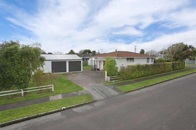 2 Walker Crescent Bulls_11