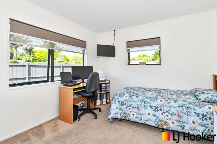 1 Mull Place Wattle Downs_11
