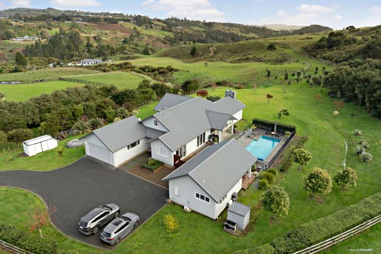 34 Niccone Place Bombay_23