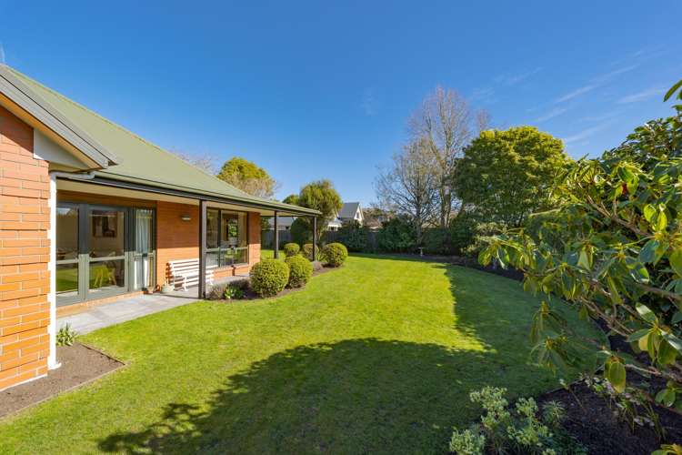 2 Springvale Gardens Harewood_17