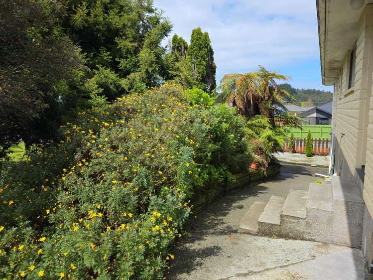 17 Pine Tree Road Kaniere_12