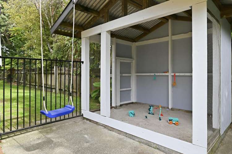 11 John Road Fairy Springs_17