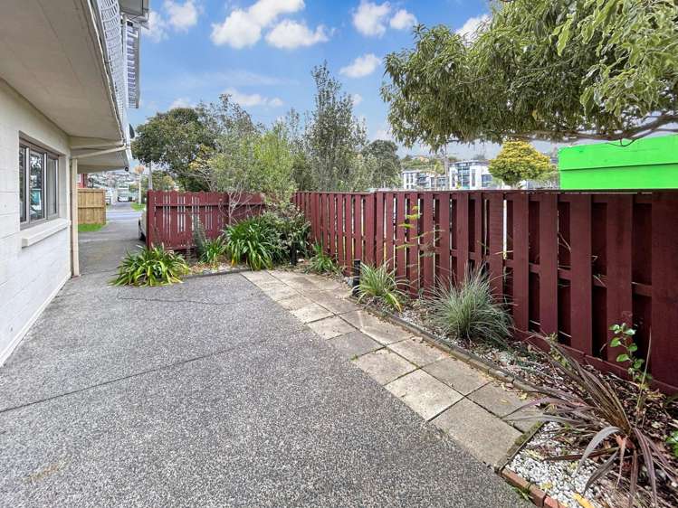  2/773 Beach Road Browns Bay_12