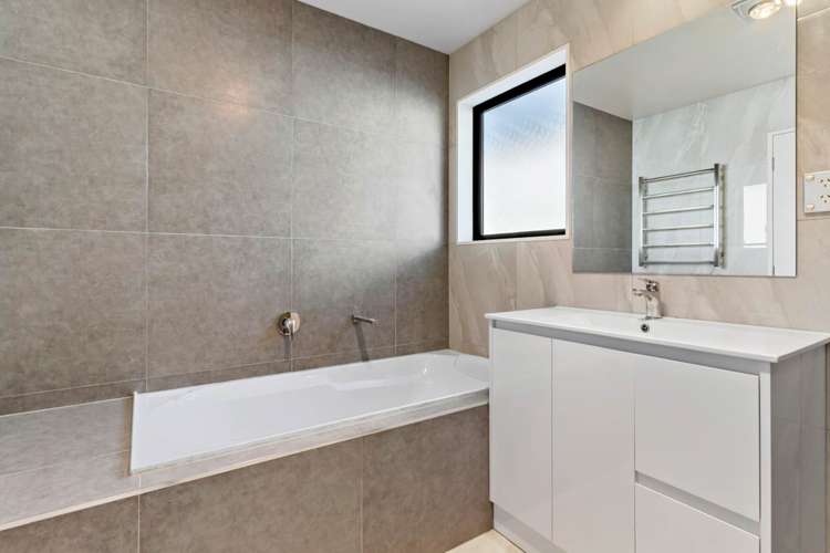 22 Cooladawson Drive Flat Bush_19