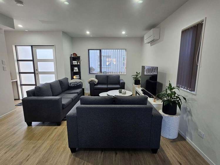 12 Eileen Newey Place 11401_2