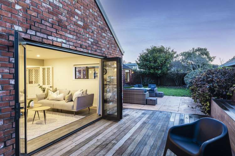 54 Regency Crescent Redwood_29