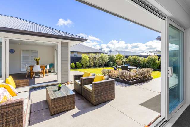 Sunny, modern home - ready to meet the market