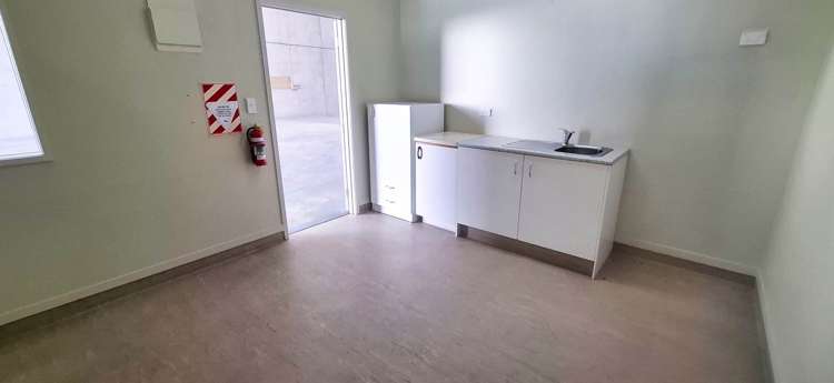 Unit B/20 Manga Road Silverdale_6