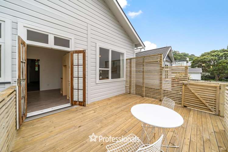 79 Queens Drive Lyall Bay_12