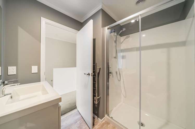 2/10 Marion Street Silverstream_10