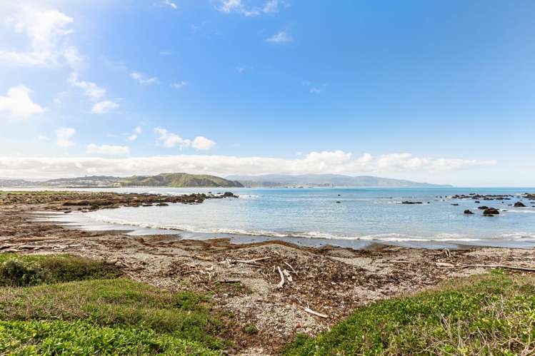 2/418 Queens Drive Lyall Bay_13