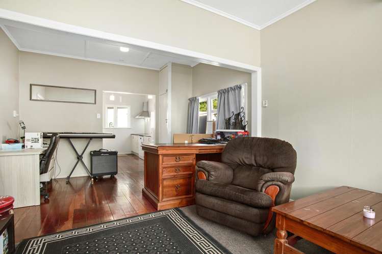 16 Riddlers Crescent Petone_6