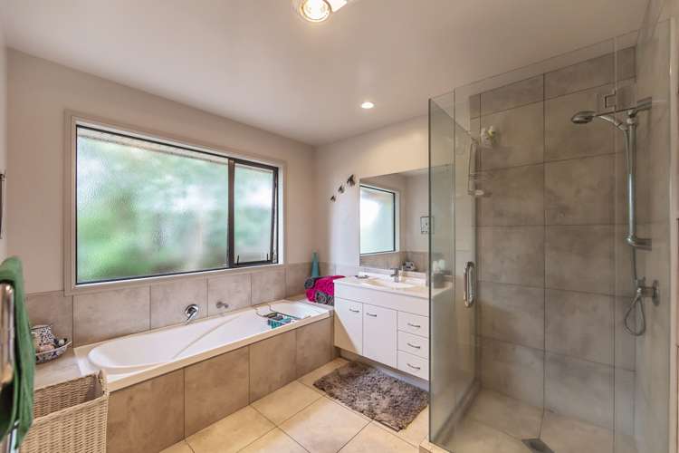 127 Alec Craig Way Gulf Harbour_17