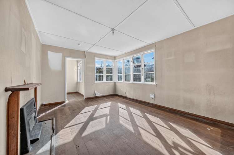 82 Opaki Road_5