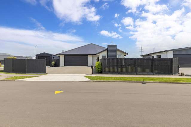 Modern home with separate 24m2 garage