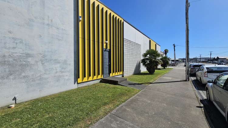 1 and 2/11-13 Wakefield Street Onekawa_8