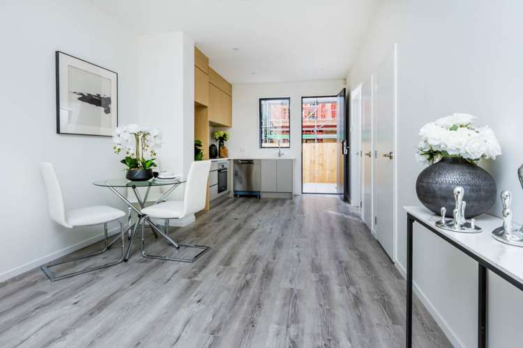 8/10 Arney Road Ranui_9