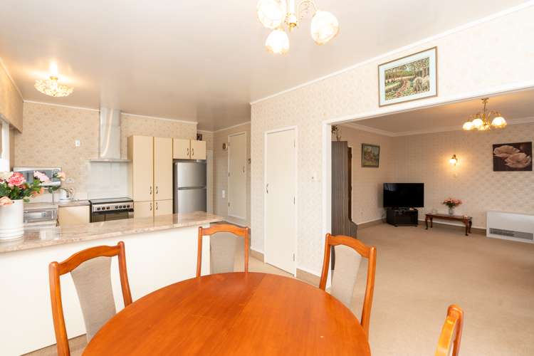 51 Resthill Crescent Glenview_30