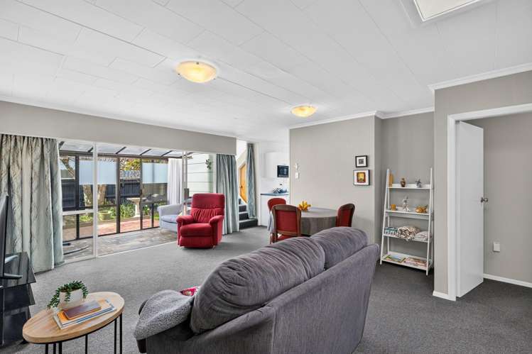 2/20 Cobham Crescent Stoke_8