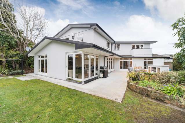 Big Is BEST! Six Double Bedrooms!