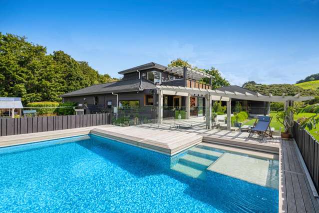 Spacious and leafy Matakana family home with pool