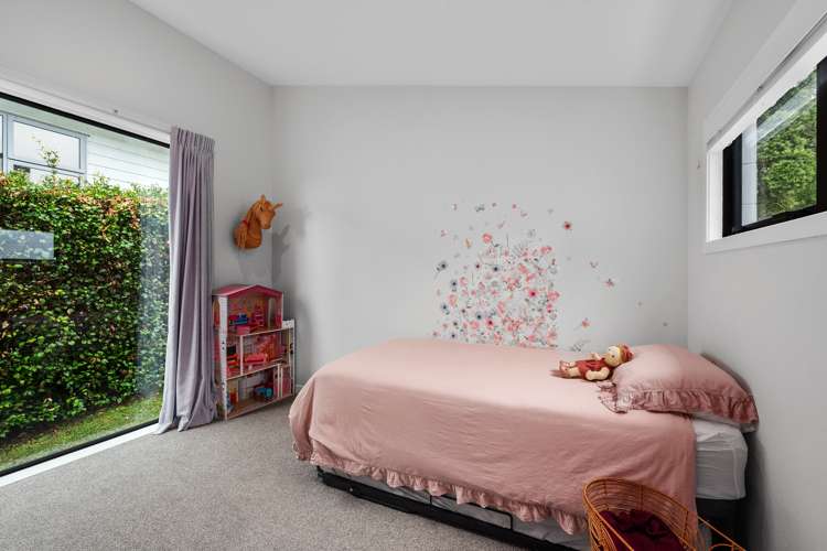 25 Mayfair Crescent Mairangi Bay_13