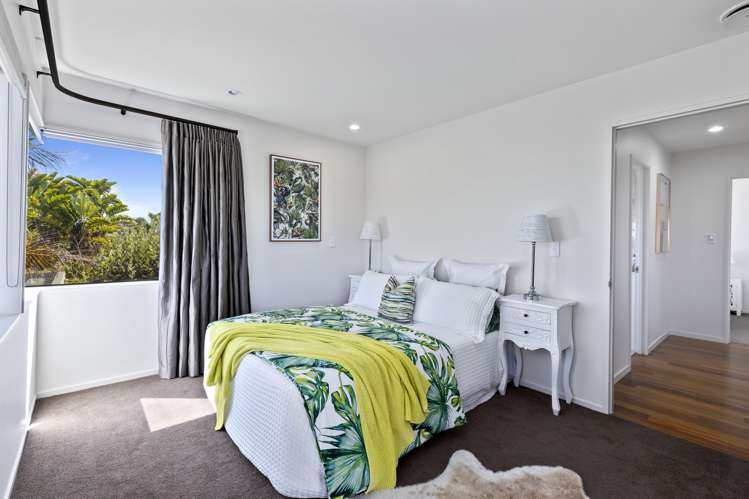 1/11 Seaview Road Castor Bay_12