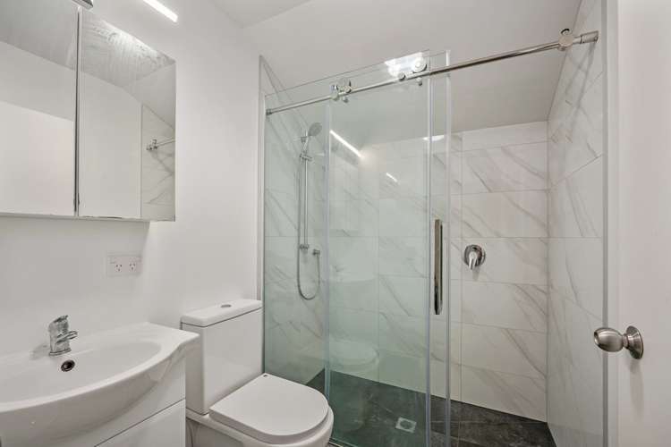 2/4 John Jennings Drive Oteha_12