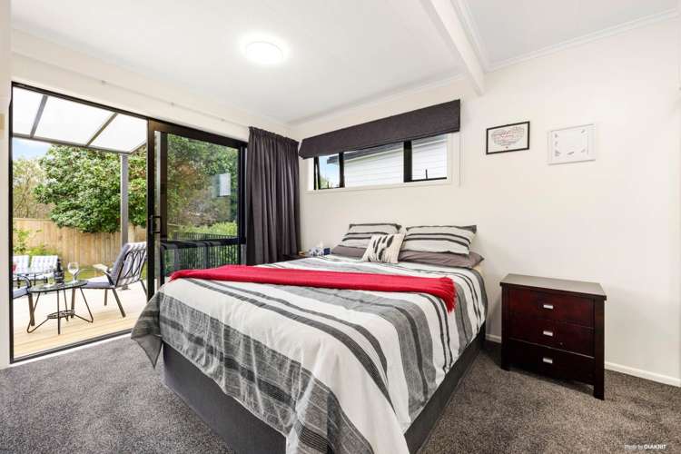 9a Piccadilly Circus Snells Beach_15