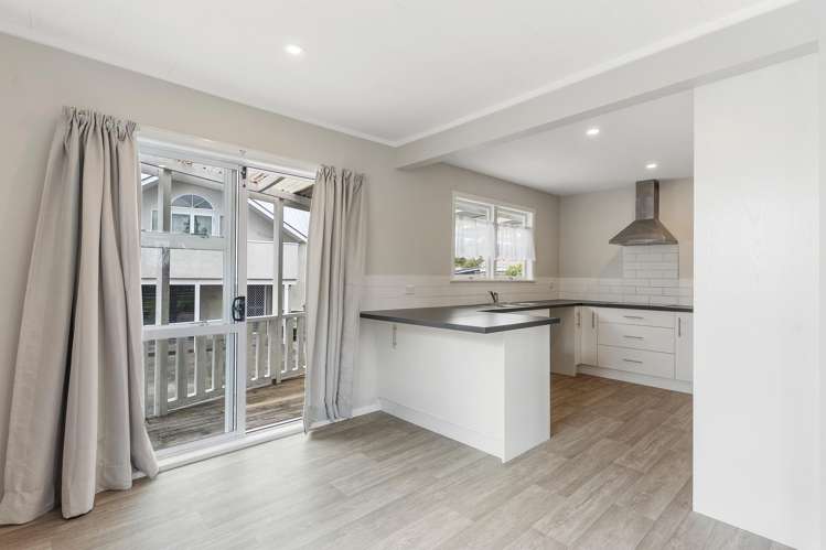 61 Gloria Avenue Te Atatu Peninsula_16
