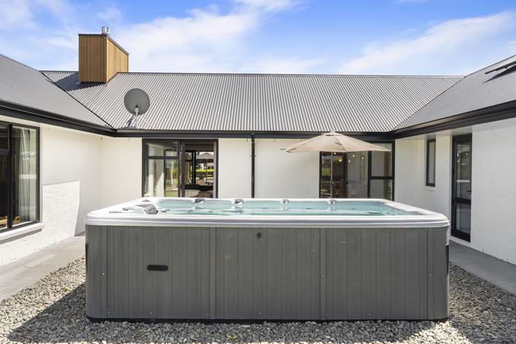 39 Baxter Michael Crescent Cambridge_26