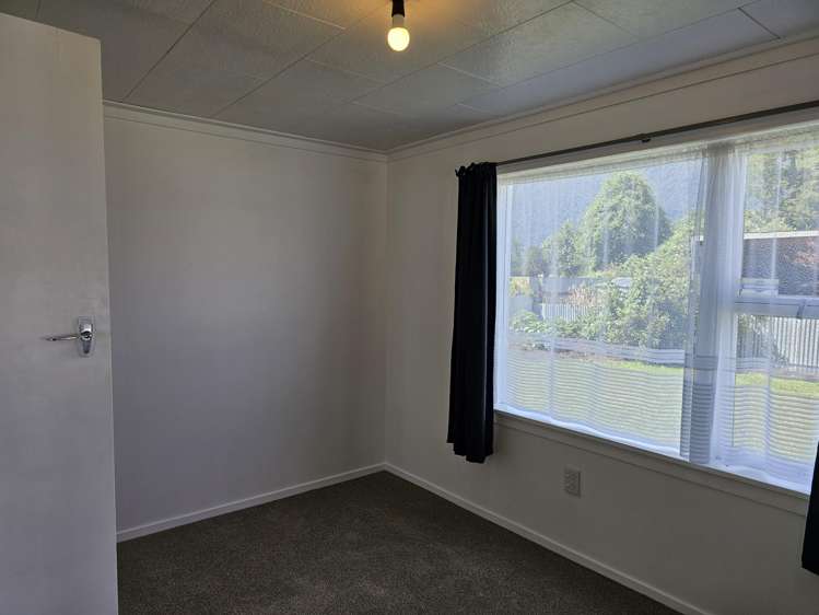 15 Main Road Whataroa_9