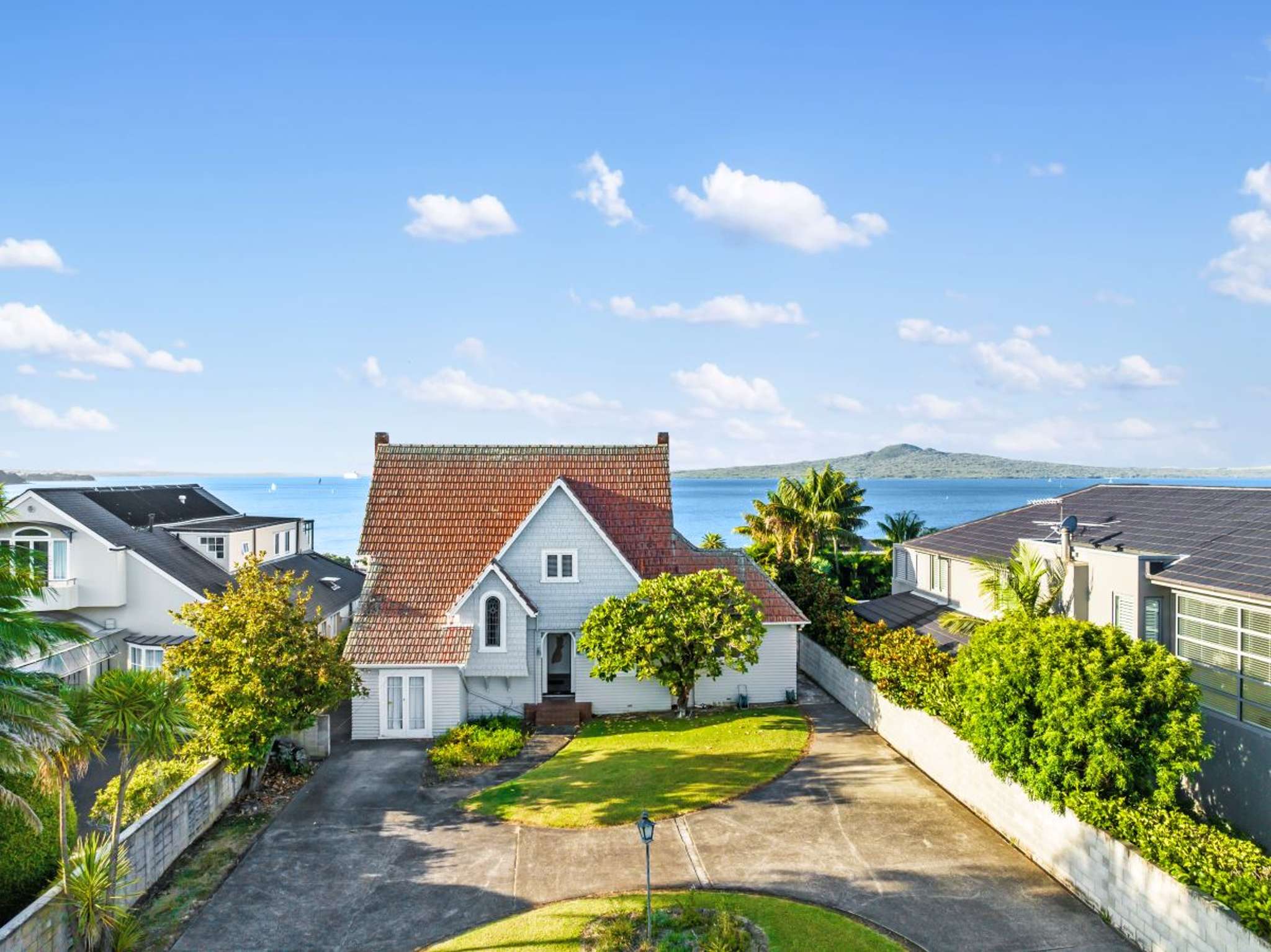 Prime land surrounded by multimillion-dollar houses on the market