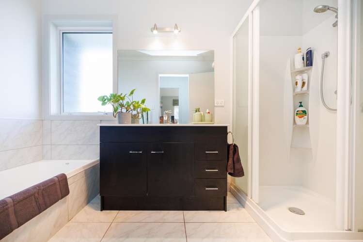 18b Galea Grove Kelvin Grove_12