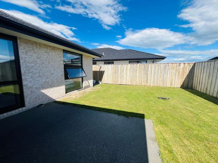 4 Eileen Way 11103_9