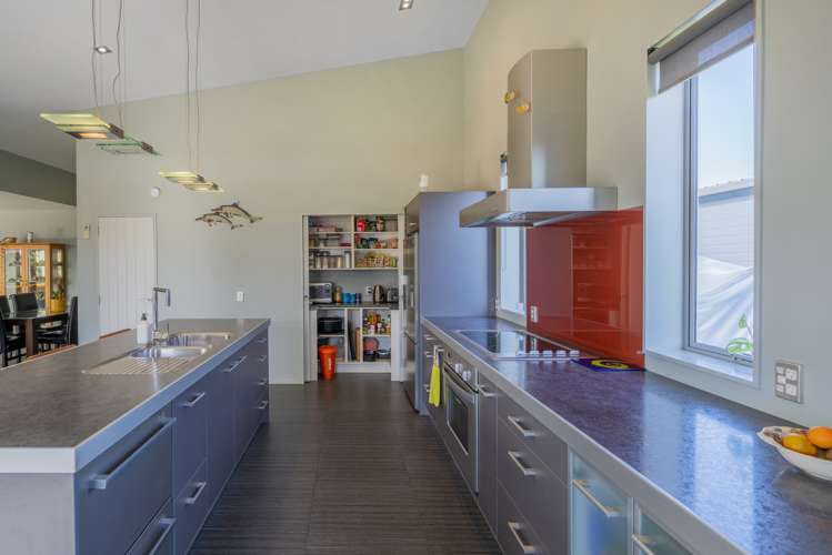 4 Hawk Hill Crescent Cooks Beach_5