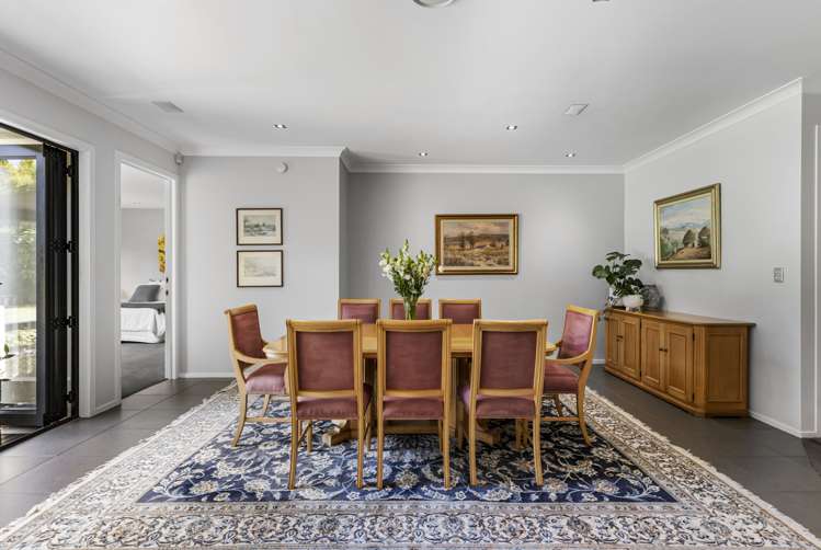 62 Shelter Drive Greenhithe_12