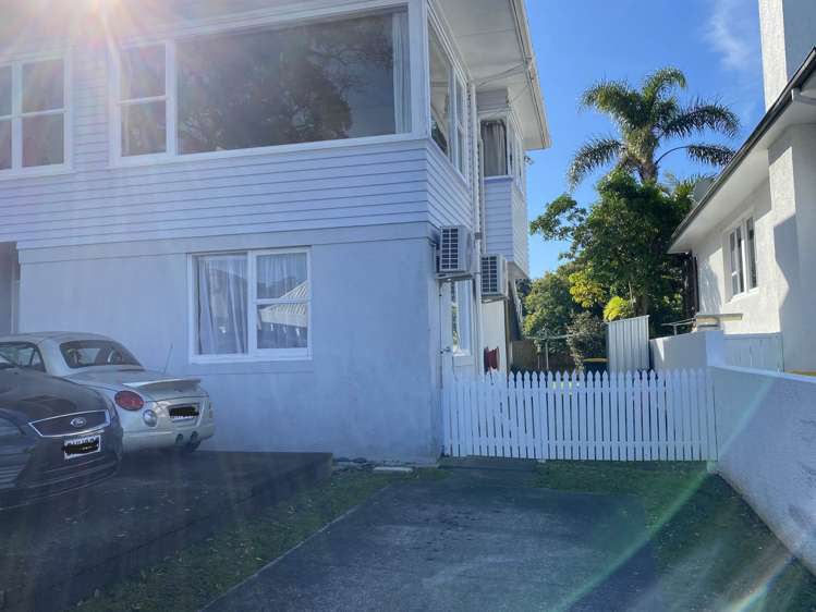 2/12 Earnoch Avenue Takapuna_10