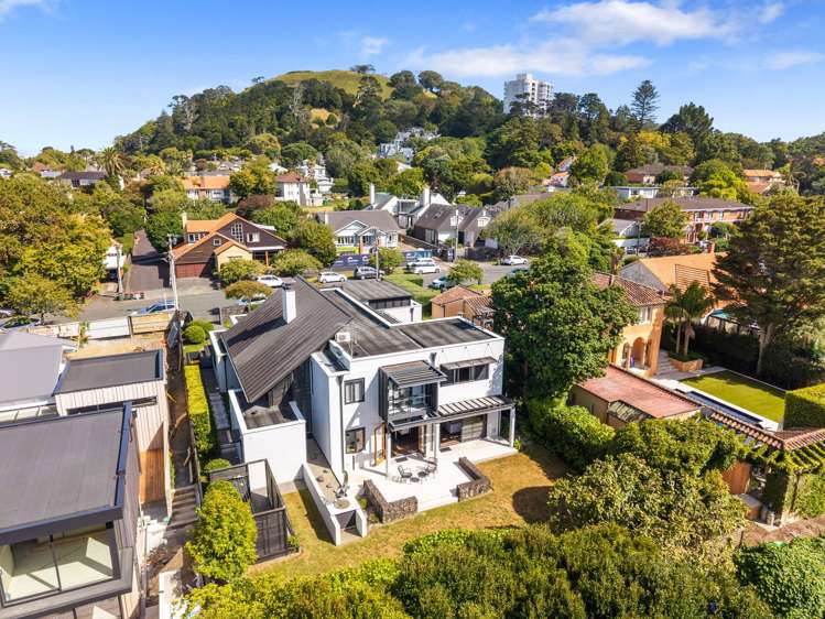 8 Shipherds Avenue Epsom_11