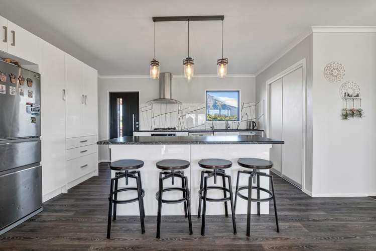 83 Peters Road Kaimiro_1