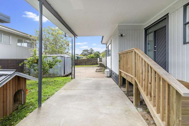 28 Ridgemount Rise Mangere Bridge_17