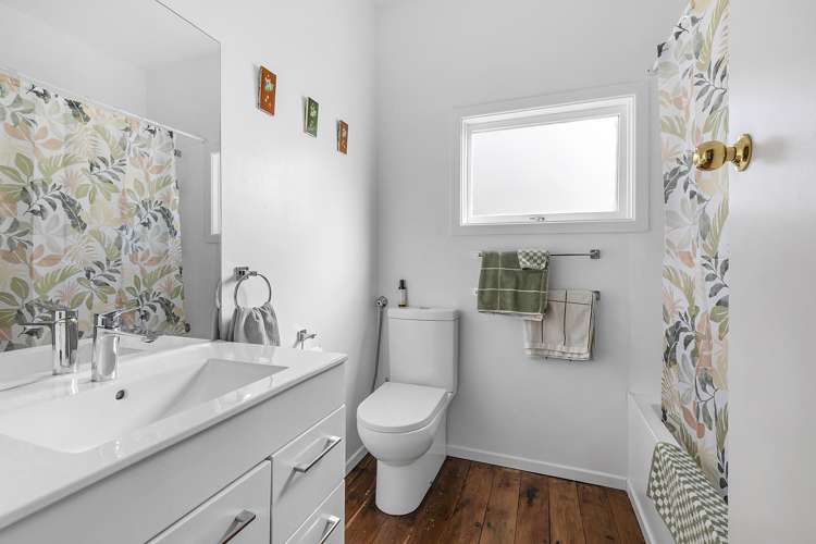 8 Friend Street Karori_14